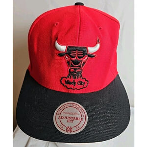 Chicago Bulls Windy City Mitchell & Ness Black Red Hat Cap NBA Adjustable Fit